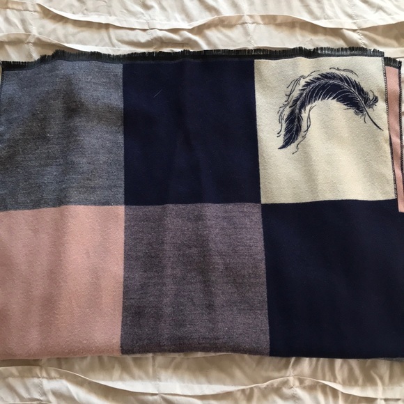 Scarf - Picture 1 of 3